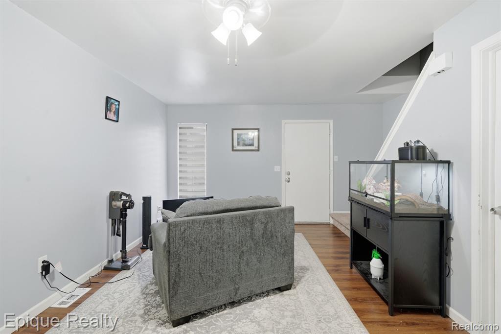 2052 Roman Court