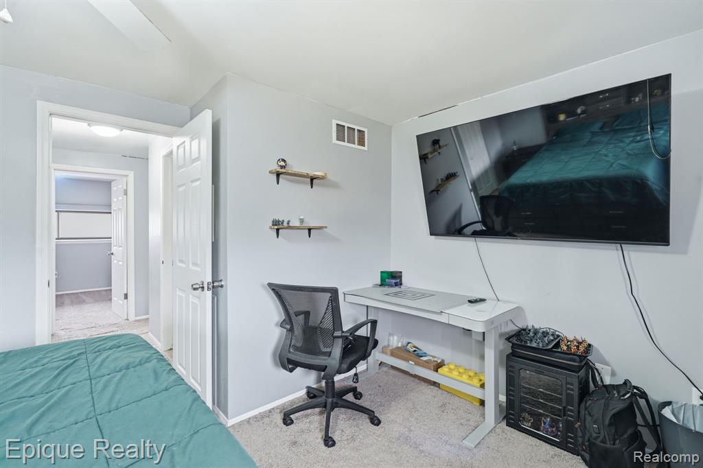 2052 Roman Court