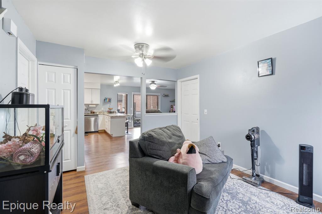 2052 Roman Court