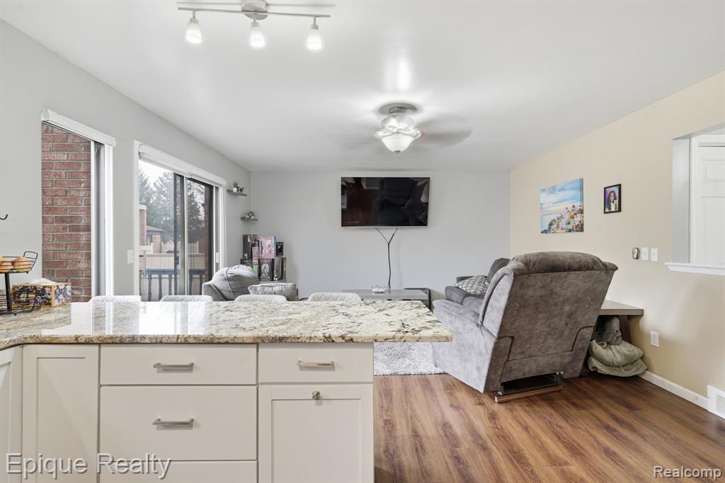 2052 Roman Court
