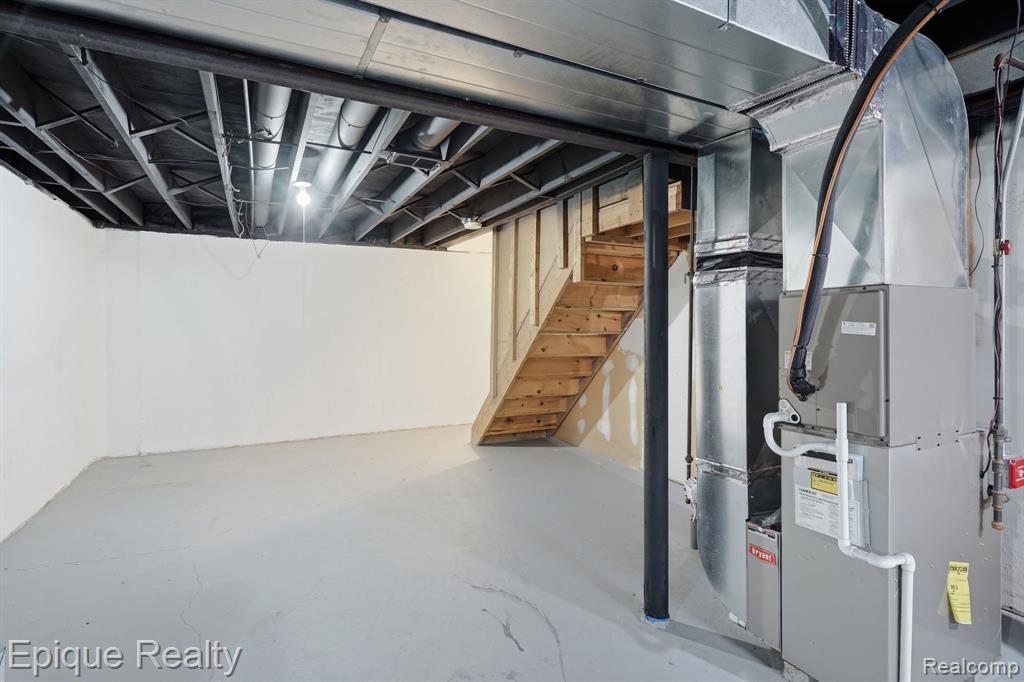 2052 Roman Court