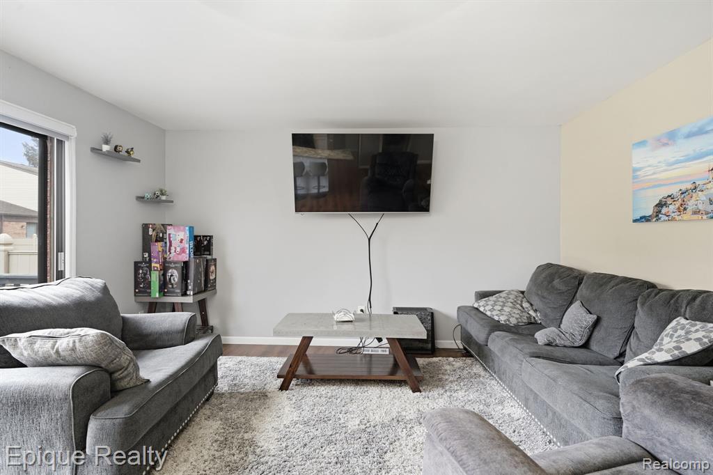 2052 Roman Court