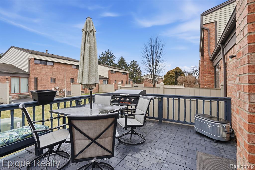 2052 Roman Court