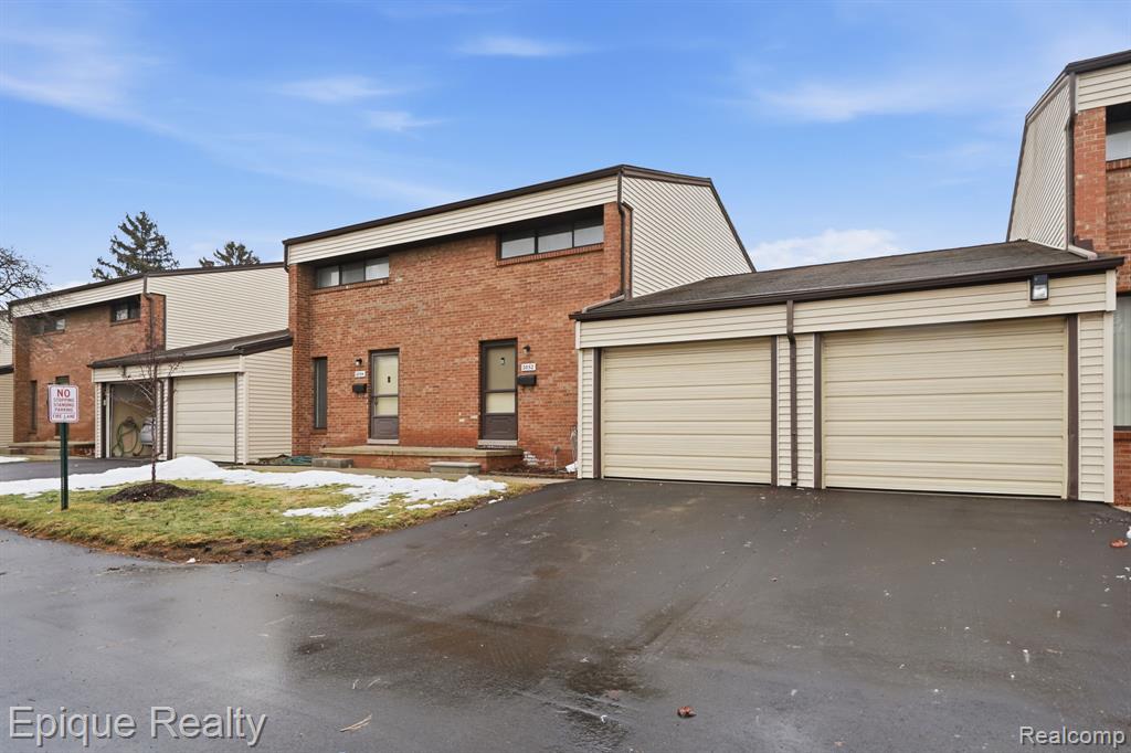 2052 Roman Court