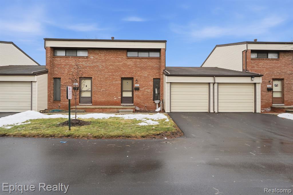 2052 Roman Court