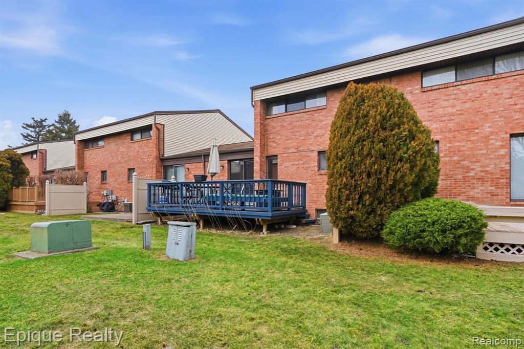 2052 Roman Court