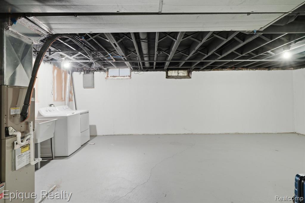 2052 Roman Court