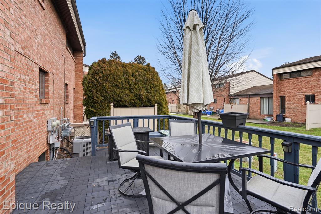 2052 Roman Court