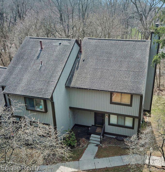 521 Carberry Hill
