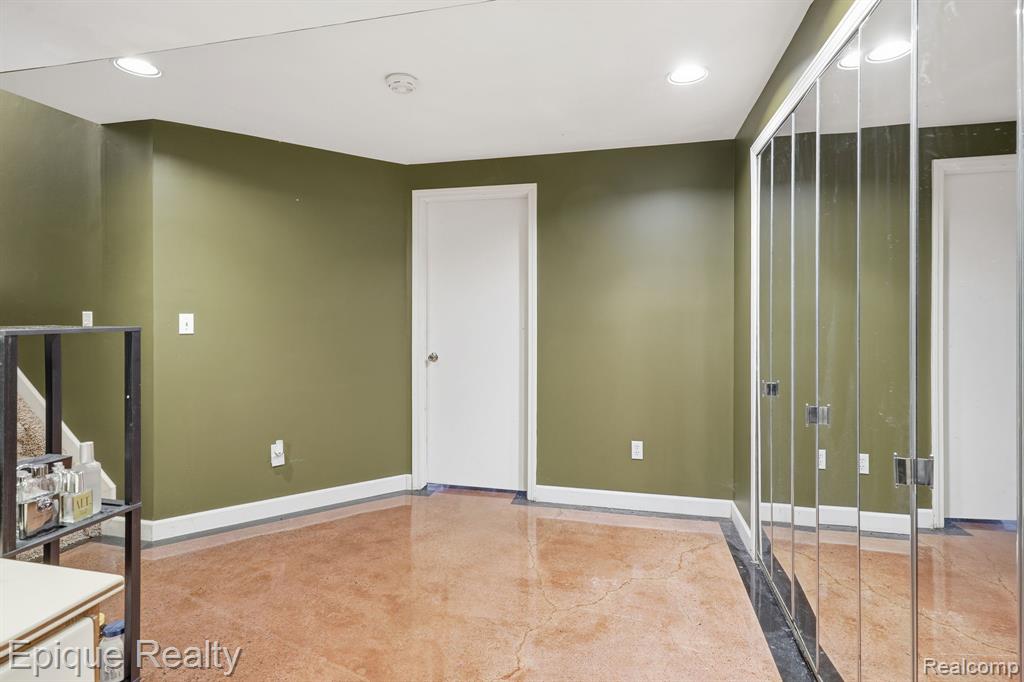 521 Carberry Hill