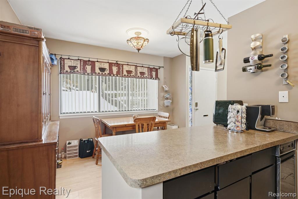 521 Carberry Hill