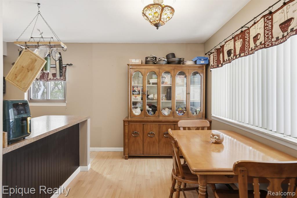 521 Carberry Hill