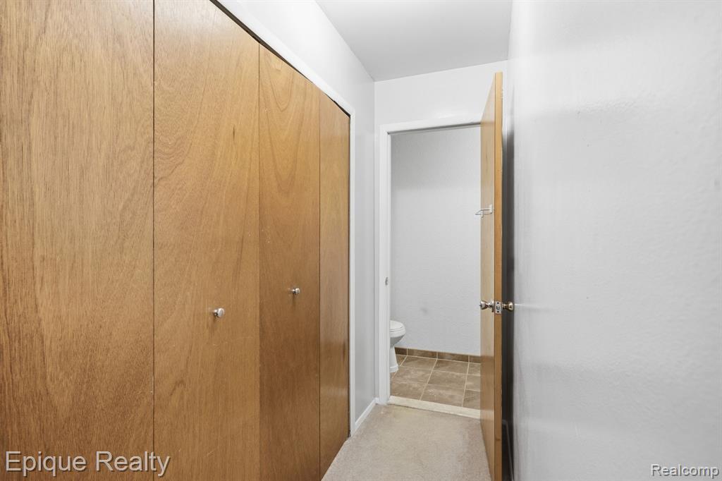 521 Carberry Hill