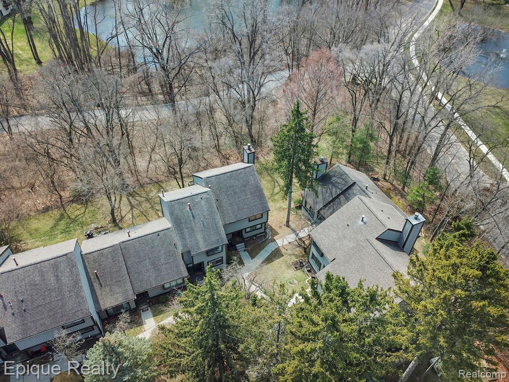 521 Carberry Hill