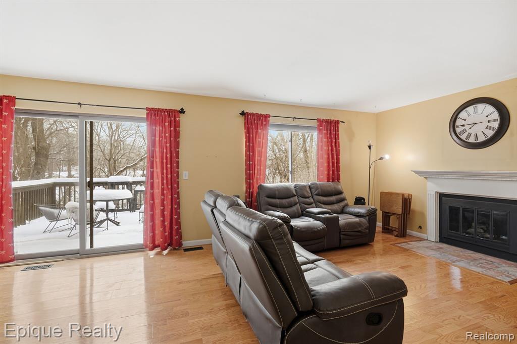 521 Carberry Hill