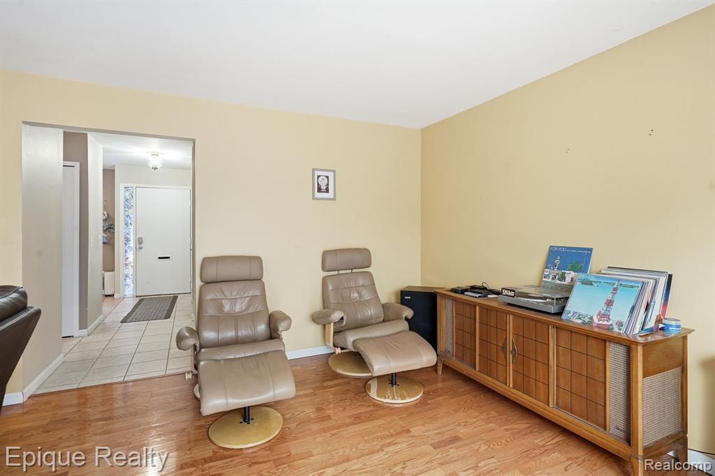 521 Carberry Hill