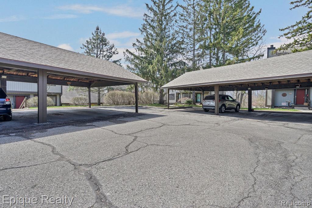 521 Carberry Hill