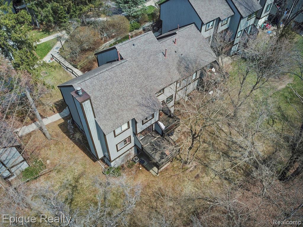 521 Carberry Hill