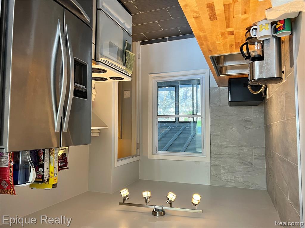 2468 Fernwood