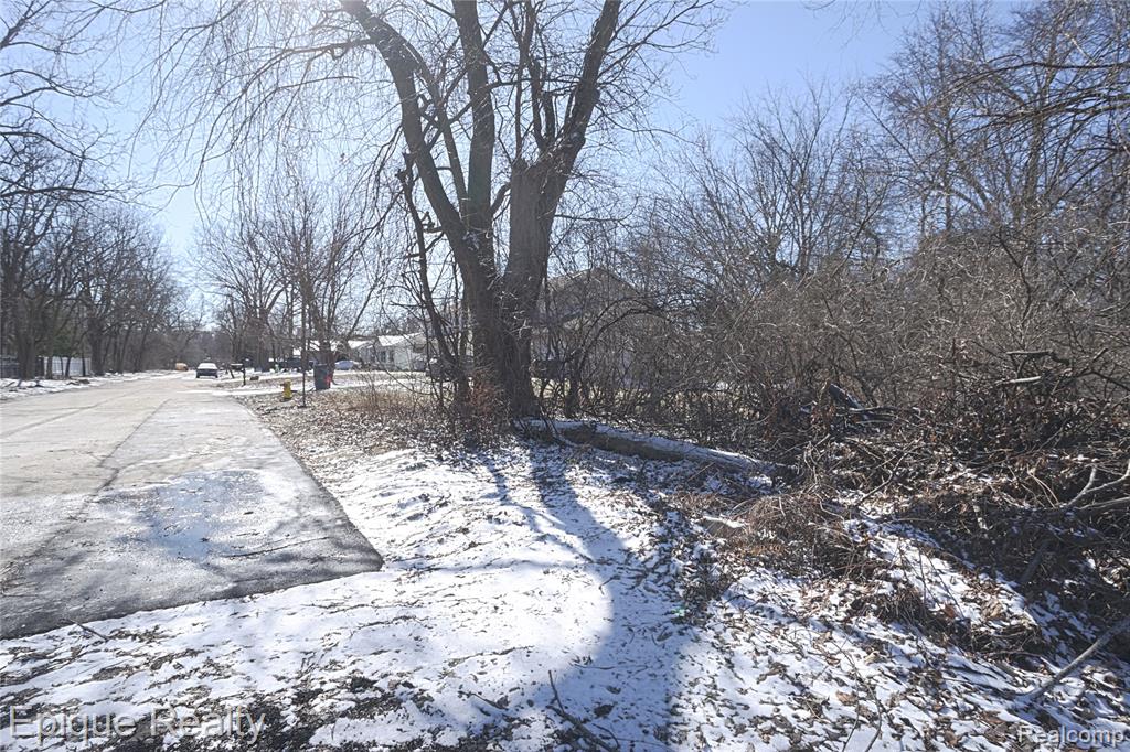 211 W Warner Avenue