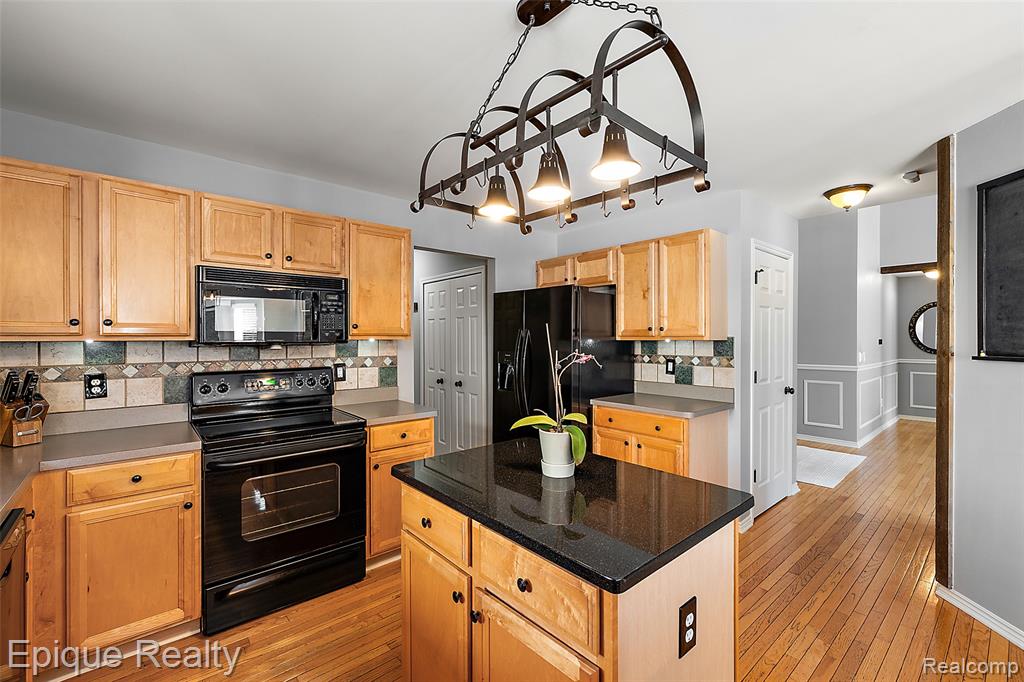 270 Derby Lane