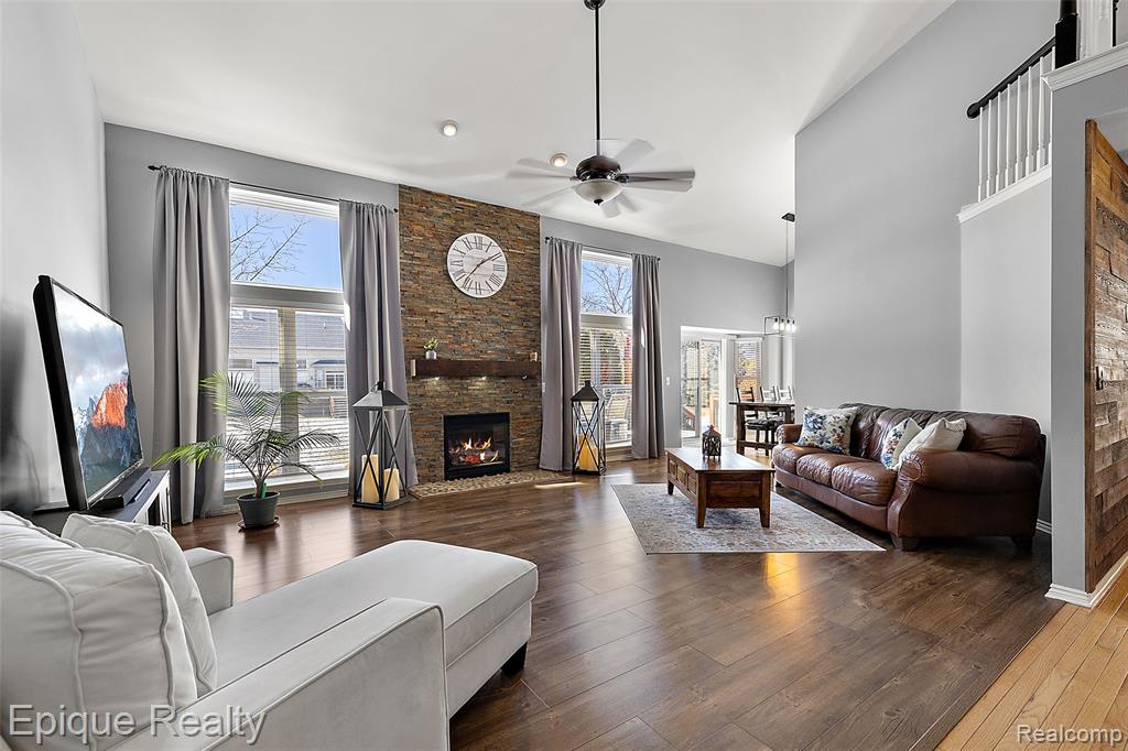 270 Derby Lane