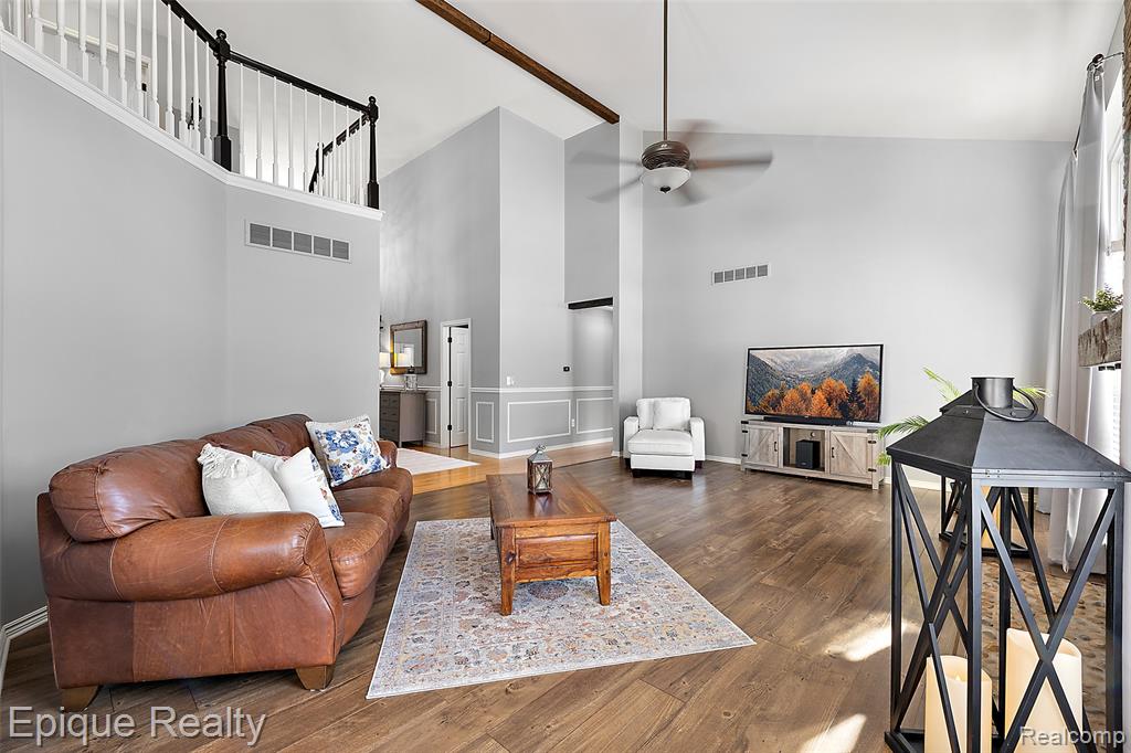 270 Derby Lane