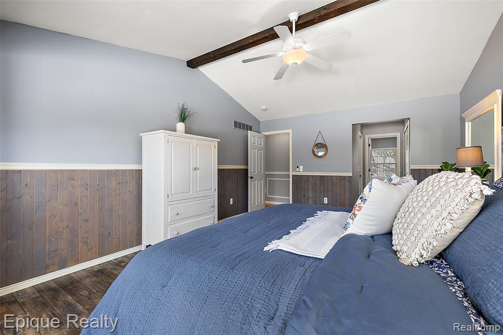 270 Derby Lane