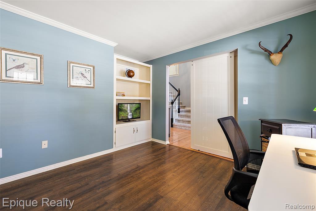 270 Derby Lane