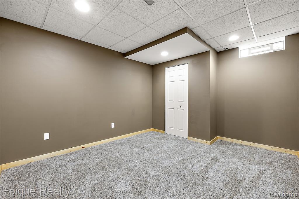 270 Derby Lane