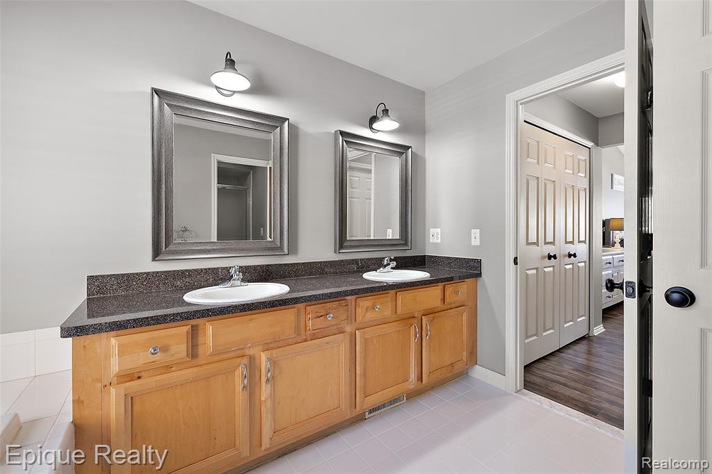 270 Derby Lane