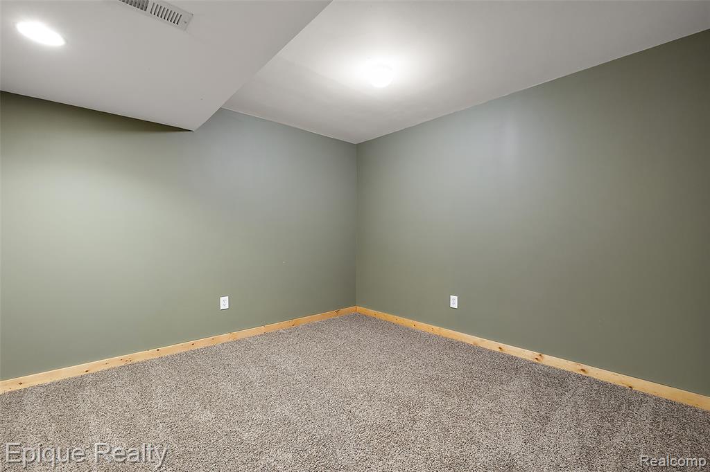 270 Derby Lane