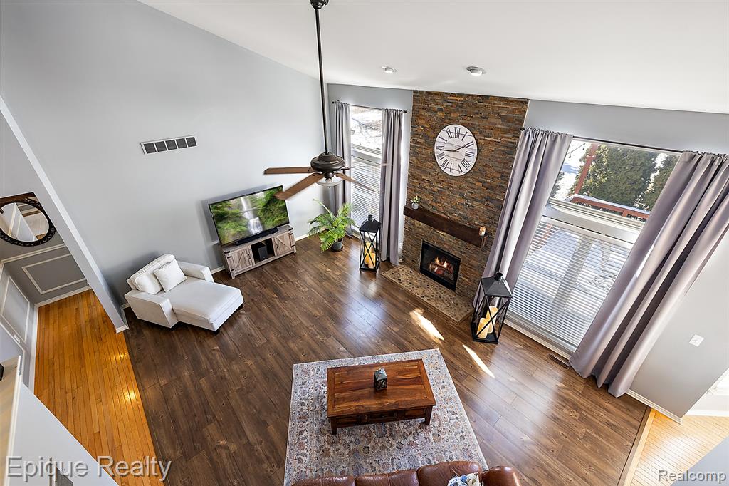 270 Derby Lane
