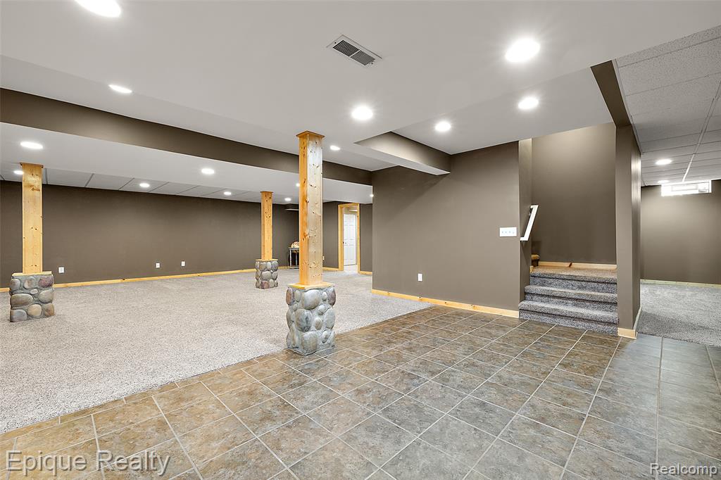 270 Derby Lane