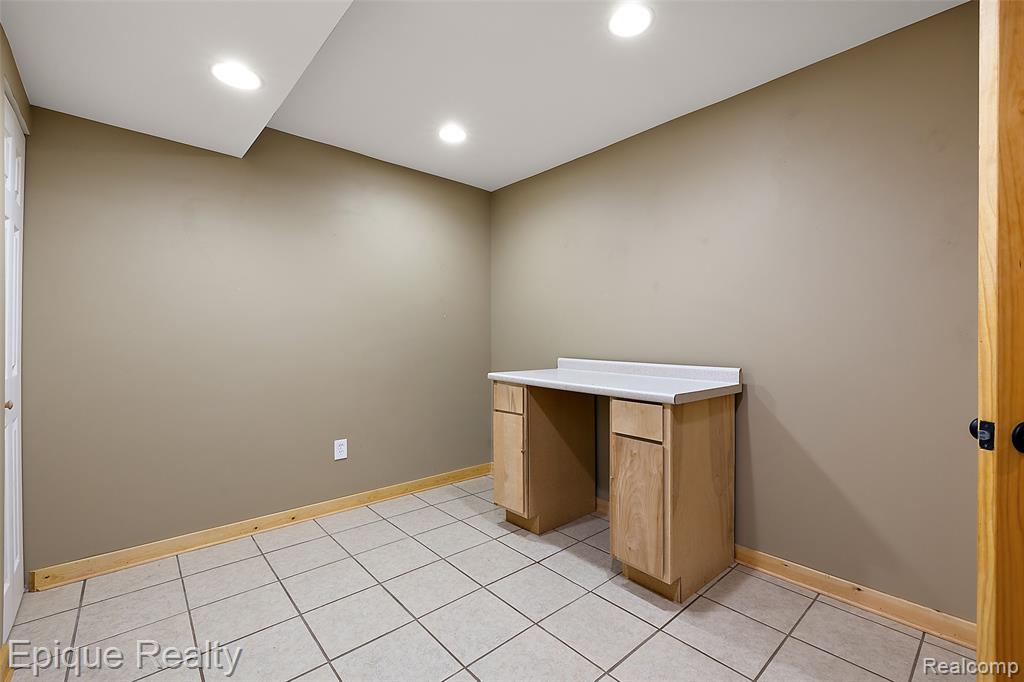 270 Derby Lane