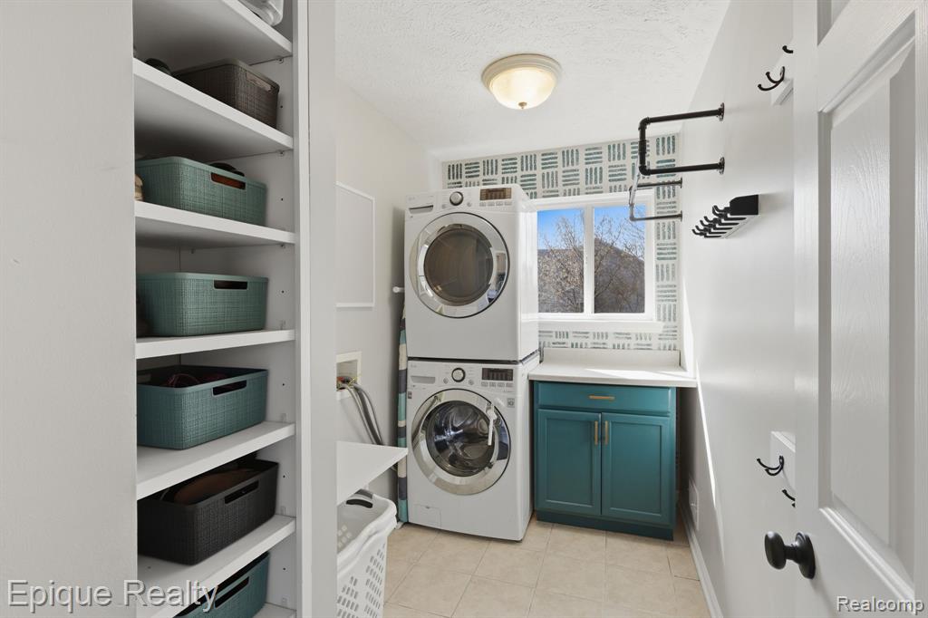 2234 Ridgewood Drive