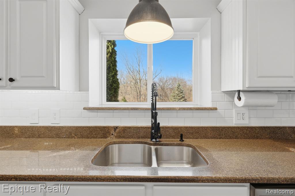 2234 Ridgewood Drive