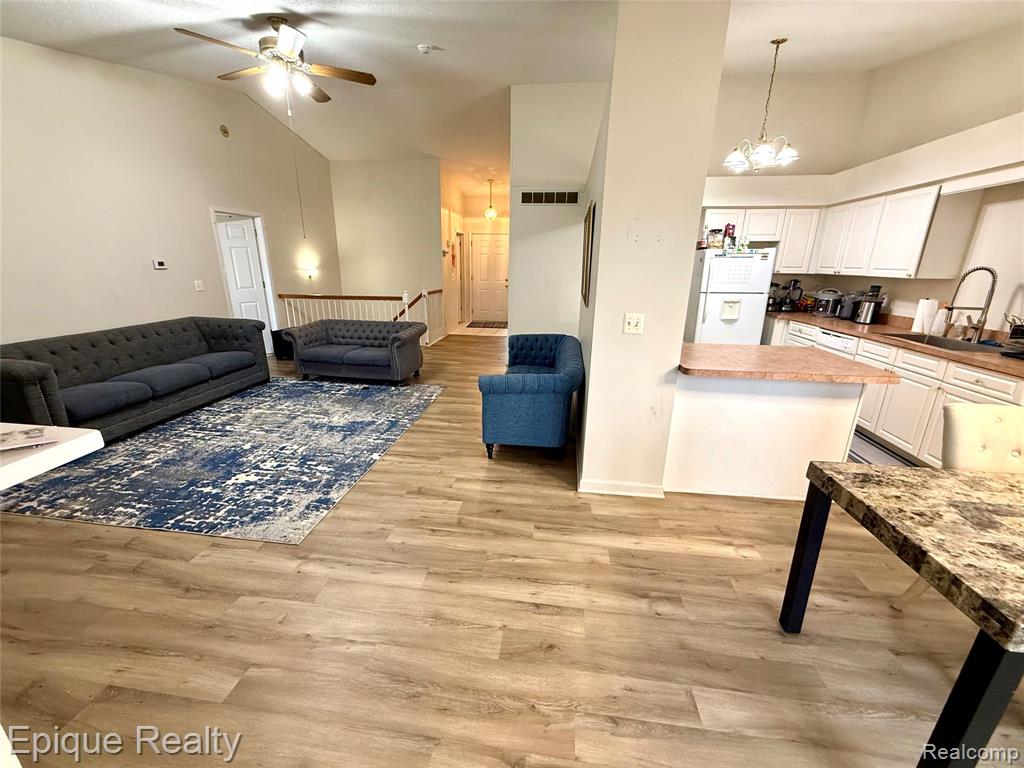 2256 Fairway Circle