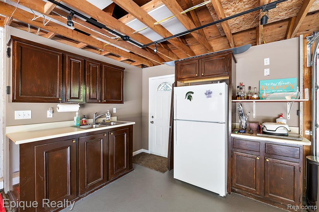 3915 Jennings Drive