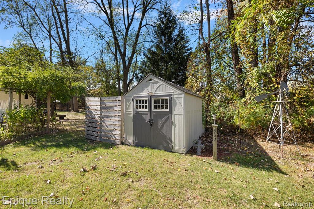 3915 Jennings Drive