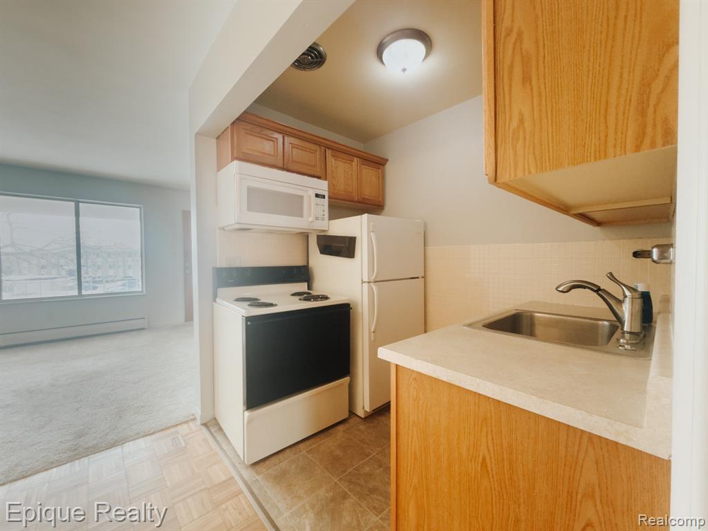 2121 Clawson Avenue # 205