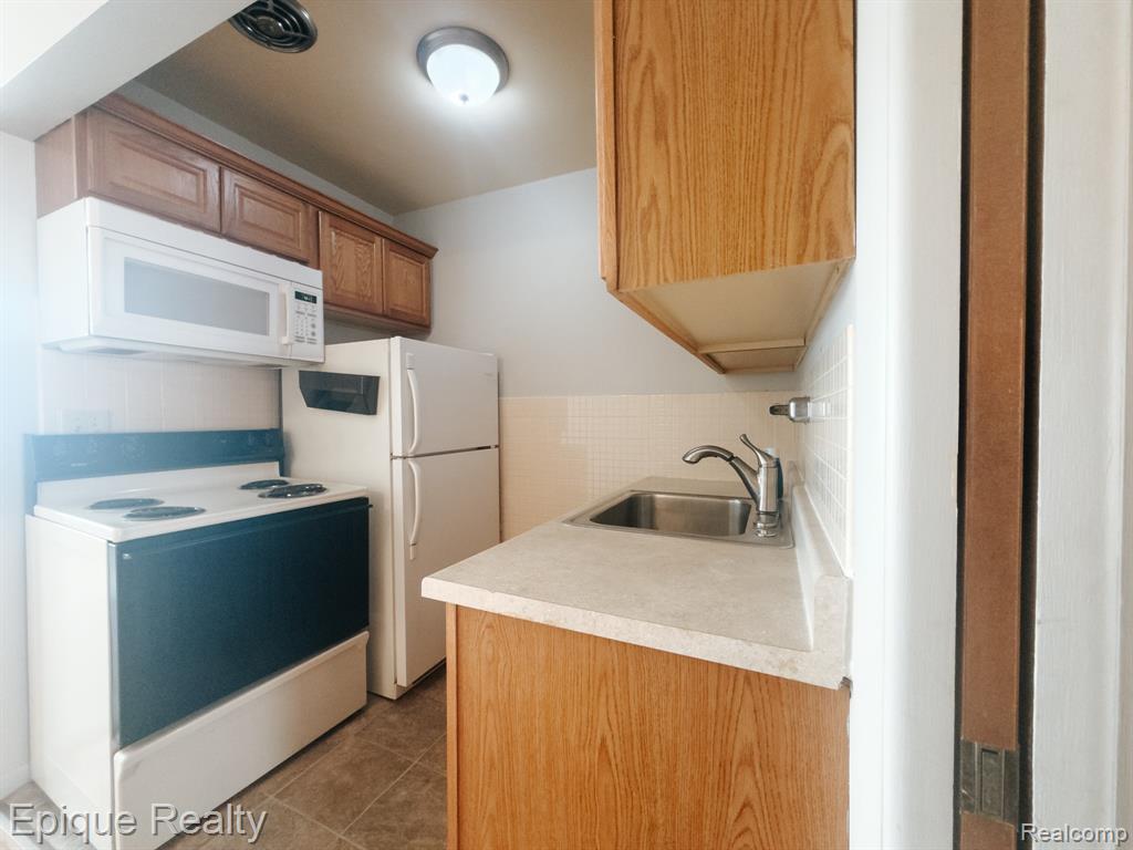 2121 Clawson Avenue # 205