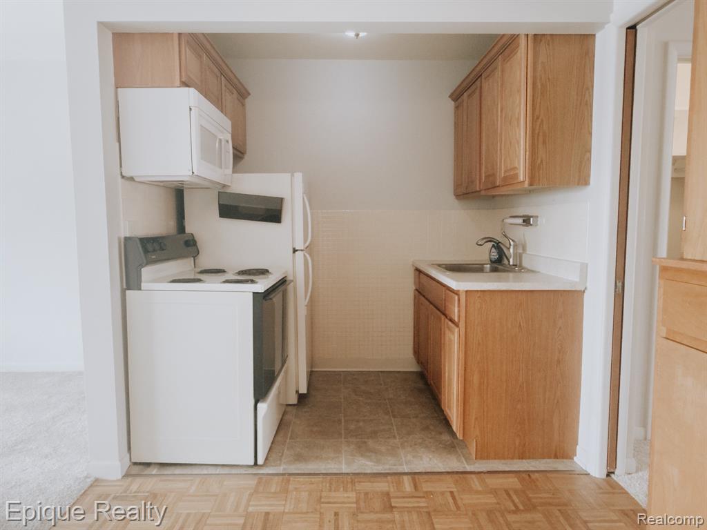 2121 Clawson Avenue # 205