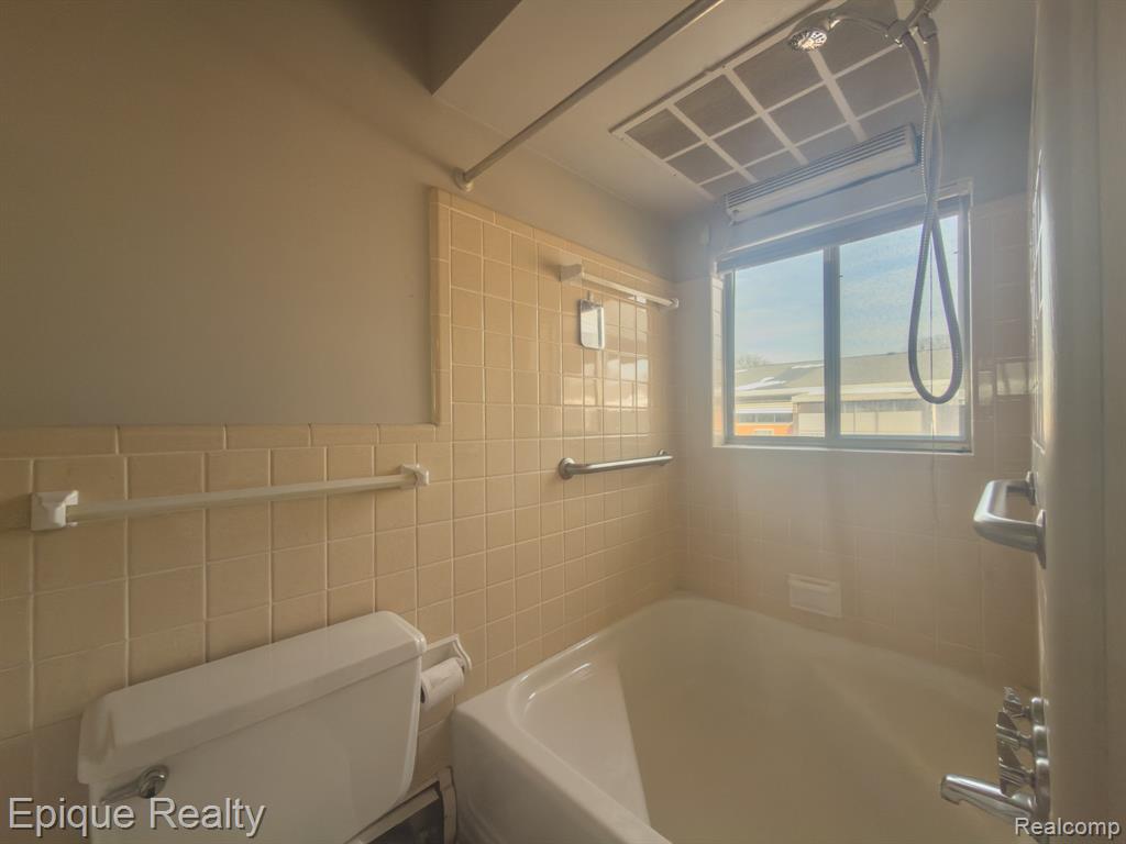 2121 Clawson Avenue # 205