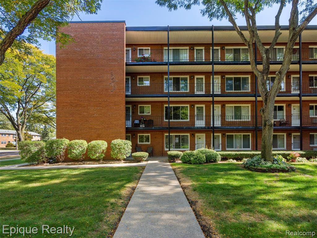 2915 W 13 Mile Road # 101