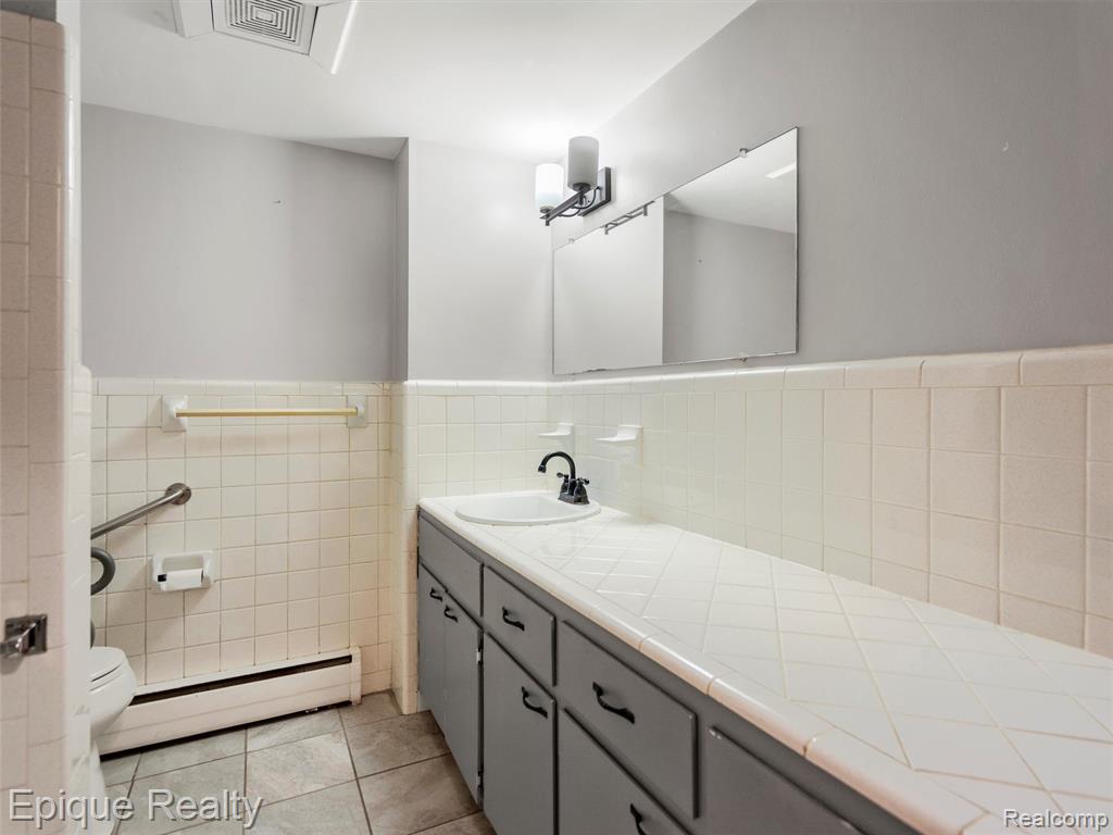 2915 W 13 Mile Road # 101
