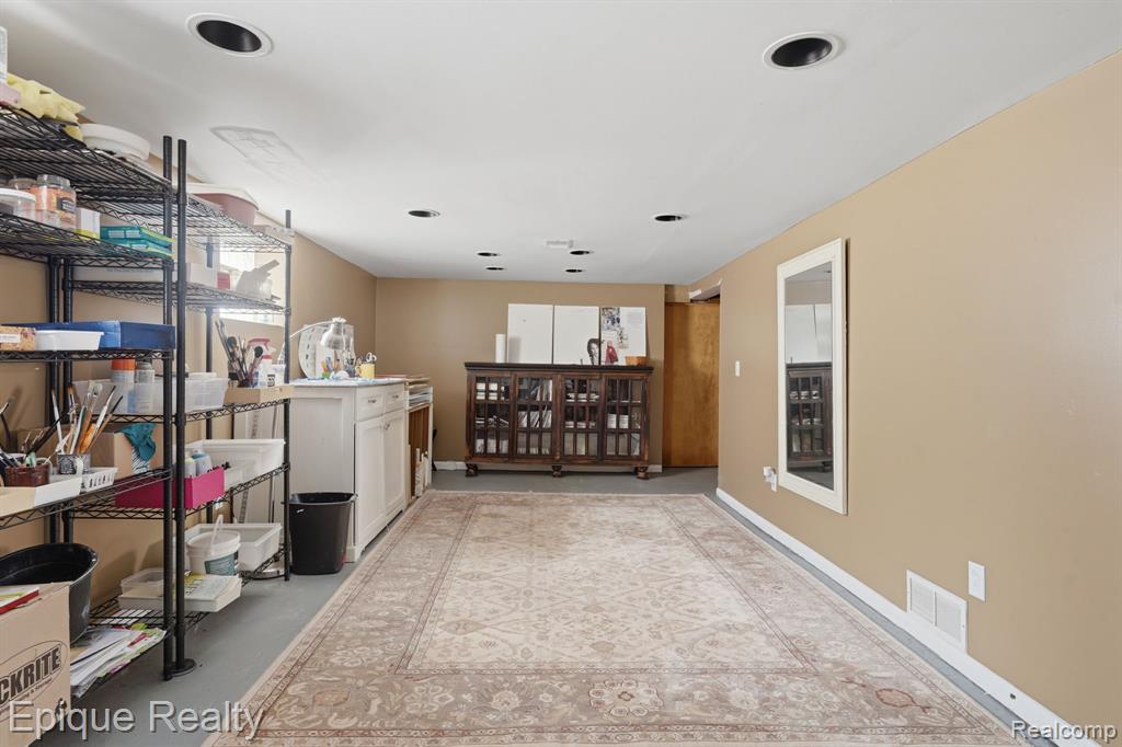 21416 Roosevelt Avenue