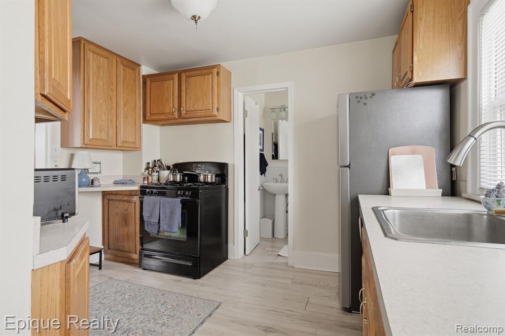 21416 Roosevelt Avenue