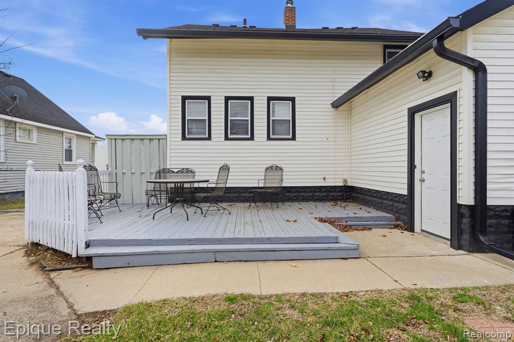 21416 Roosevelt Avenue