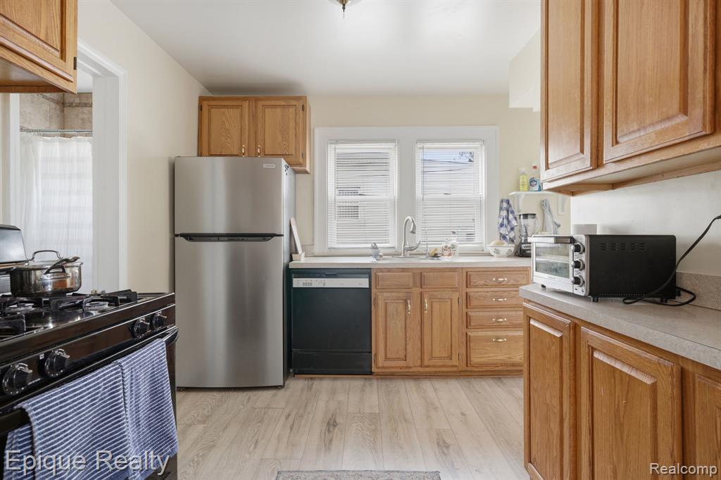 21416 Roosevelt Avenue